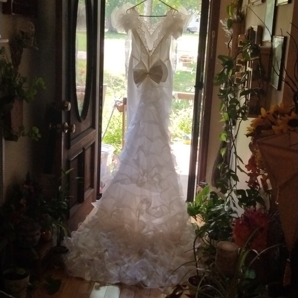 wedding dress size 12 white with sequins and pearl long train San Martin - Picture 11 of 16